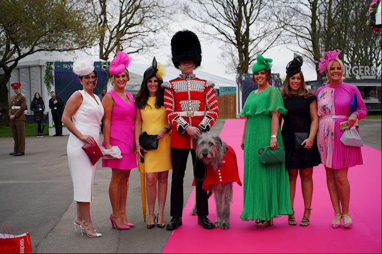 Racegoers_2 (4).jpg